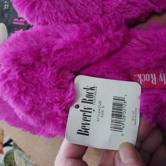 NWT Beverly Rock Footwear Fuzzy Thong Sandals Pink sz S 5-6 1/2 - Picture 4 of 5